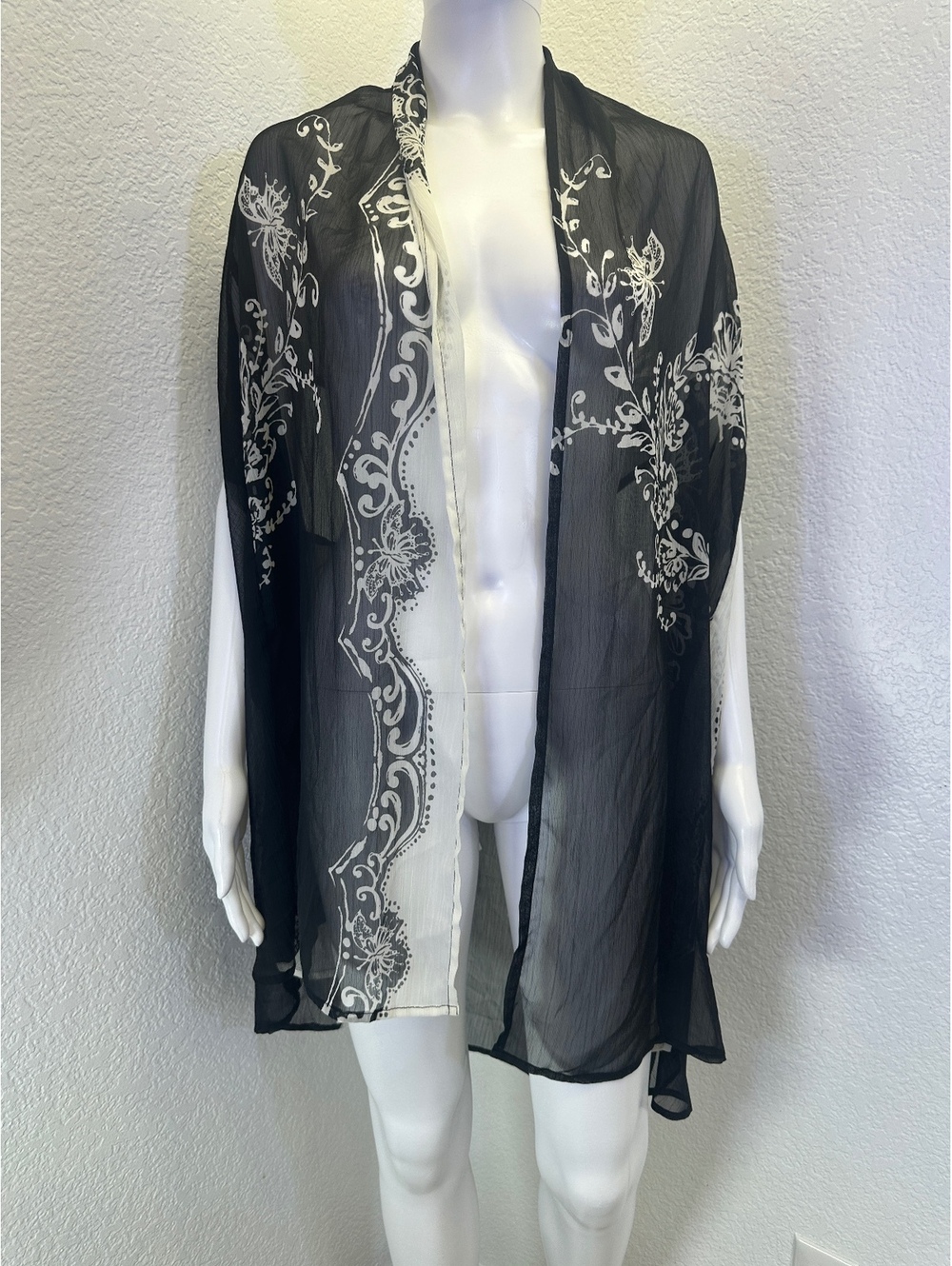 Women’s OSFA Coldwater Creek Sheer Gauzy Coverup Black White Floral Open Front - Picture 2 of 7